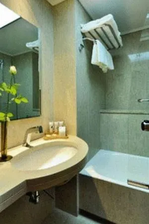 Galaxy Center Hotel 3*